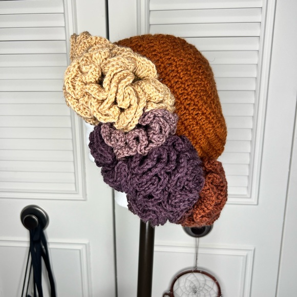 Multicolor Knit Hair Accessory - Picture 2 of 3